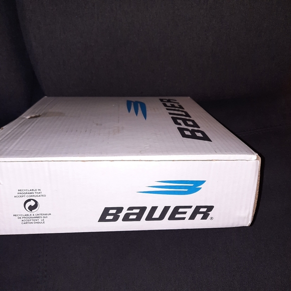 Woman Skates - Picture 2 of 5